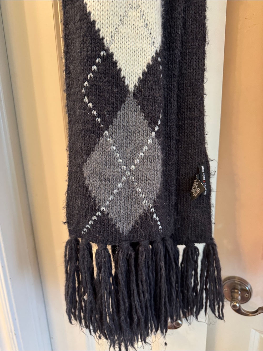 NY&Co Scarves - Black and Red bundle - Picture 4 of 9
